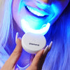 Set di sbiancamento dentale viola con boccaglio e lampada LED nella mano di Diamond Smile